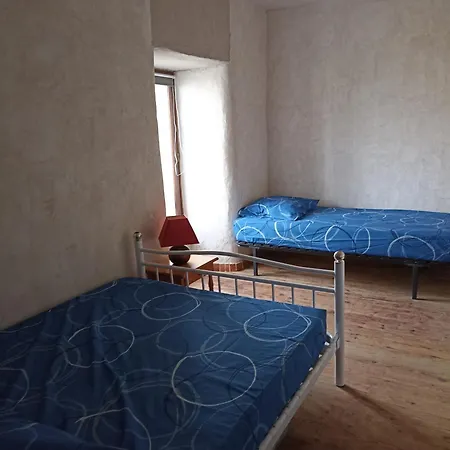 Pour 3 Hostel